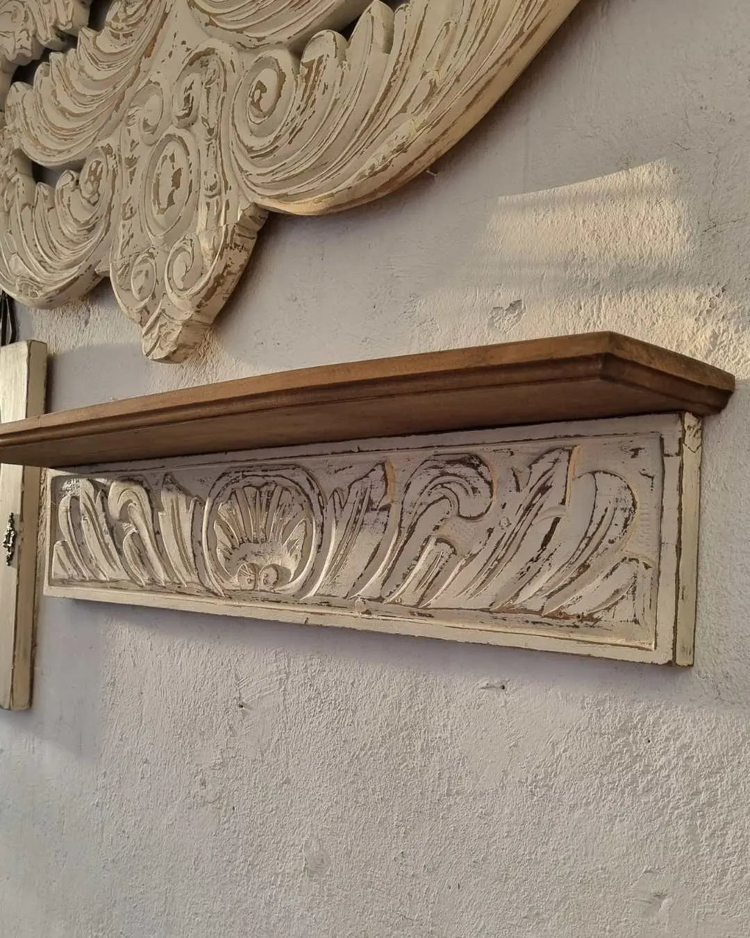 Repisa de Madera tallada – Elegancia y Sostenibilidad en Cada Detalle