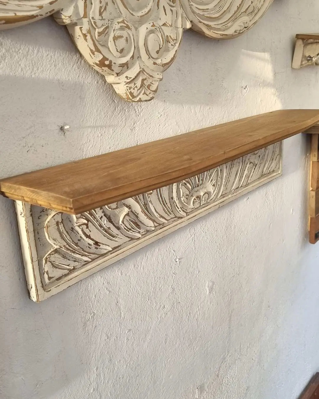 Repisa de Madera tallada – Elegancia y Sostenibilidad en Cada Detalle