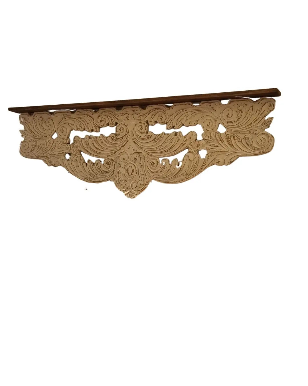 Respaldo de cama de madera tallada blanco vintage