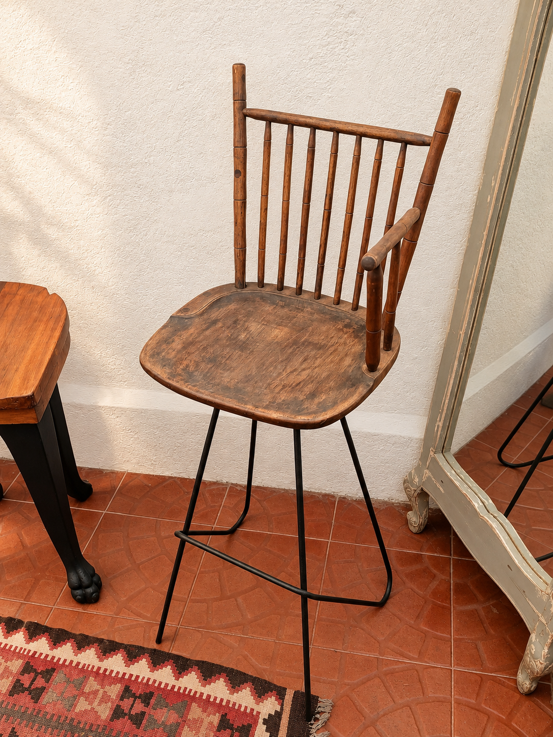 Silla alta vintage de madera vista desde arriba