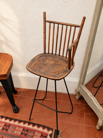 Silla alta vintage de madera vista desde arriba