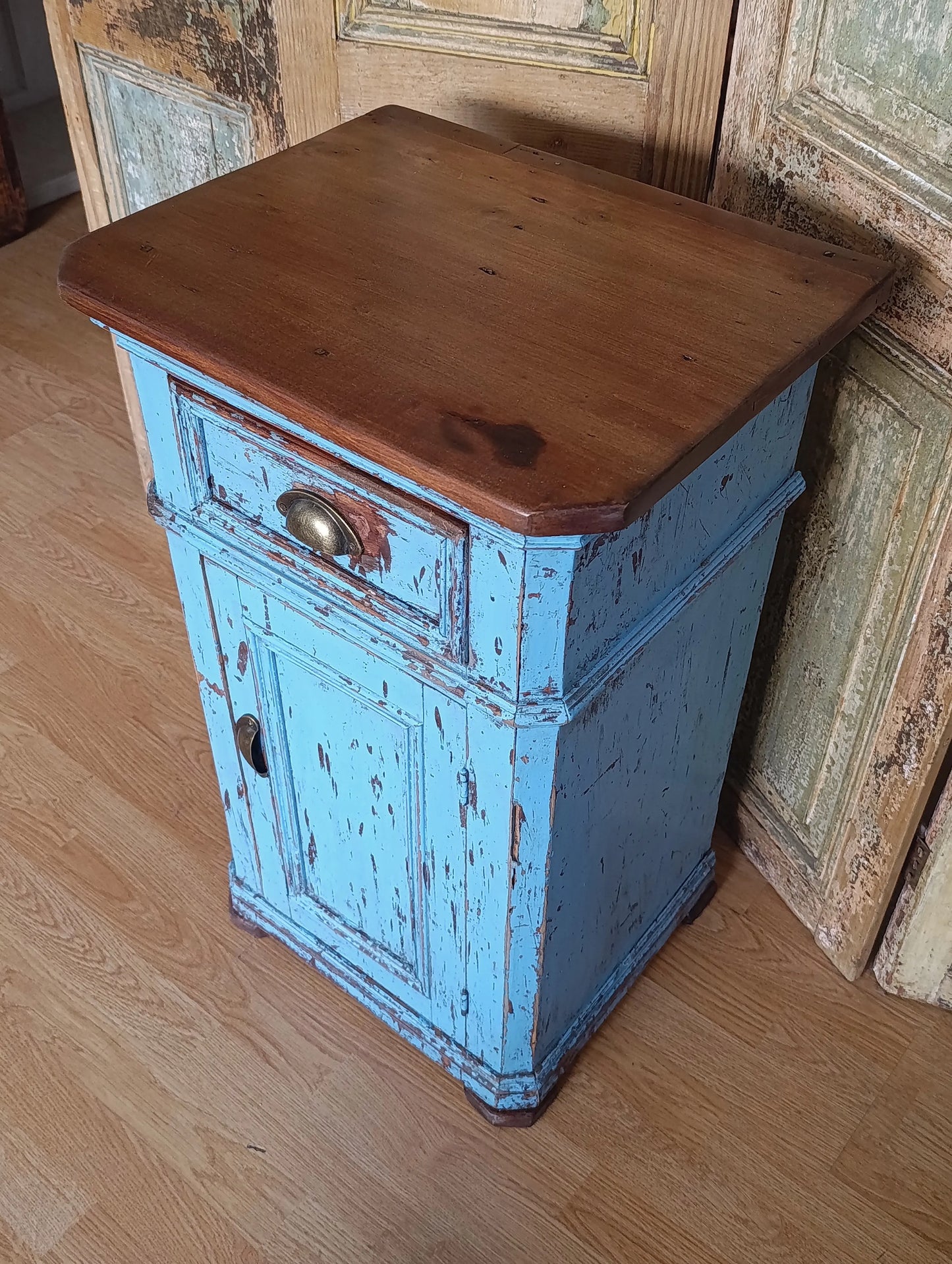 Mueble Lavamanos Vintage Celeste – Pieza única restaurada