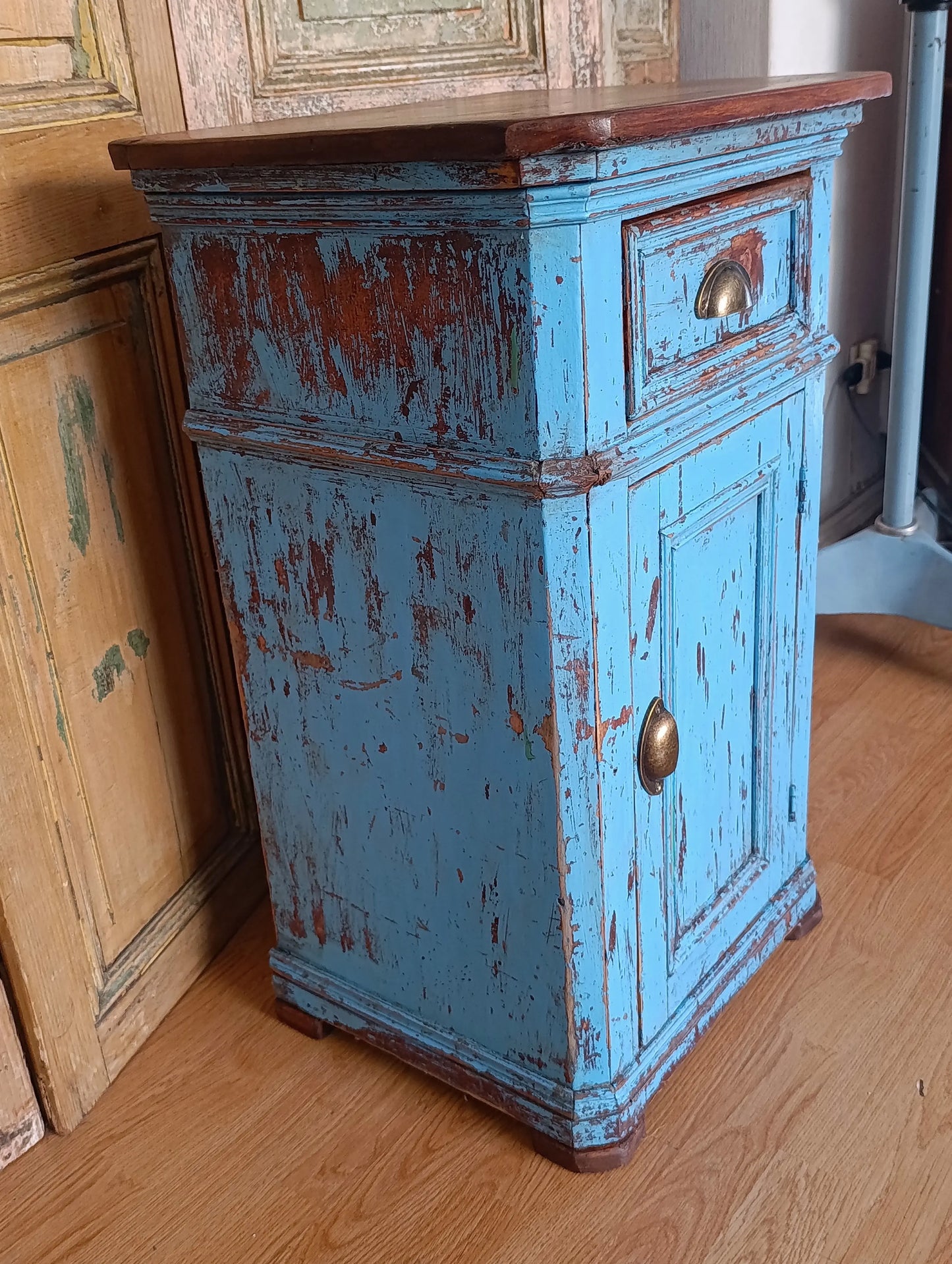 Mueble Lavamanos Vintage Celeste – Pieza única restaurada