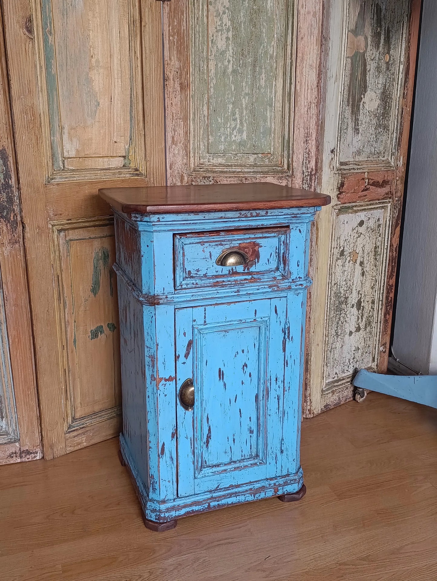 Mueble Lavamanos Vintage Celeste – Pieza única restaurada