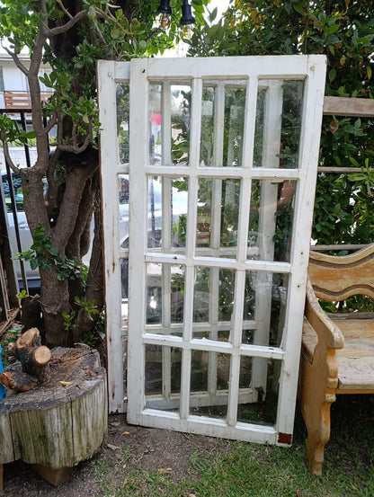 Ventana antigua de madera · Antes de volver a nacer 12 ventanas