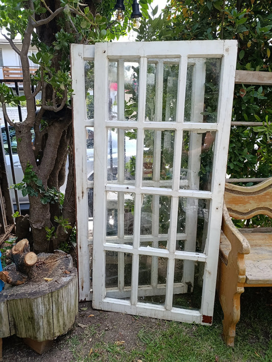 Ventana antigua de madera · Antes de volver a nacer 12 paños