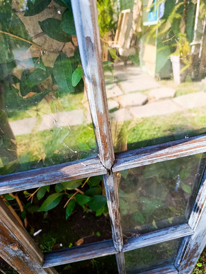 ventanaAntigua de Madera Noble Rescatada – Pieza Única con Historia | dePostigo
