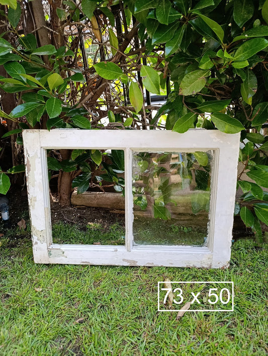 Ventana antigua de madera · Antes de volver a nacer 2 paños