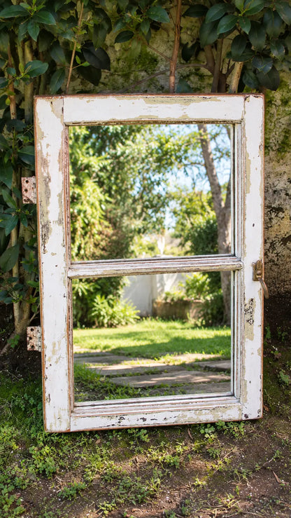 Espejo ventana antigua de madera blanca decapada con dos paños de espejo
