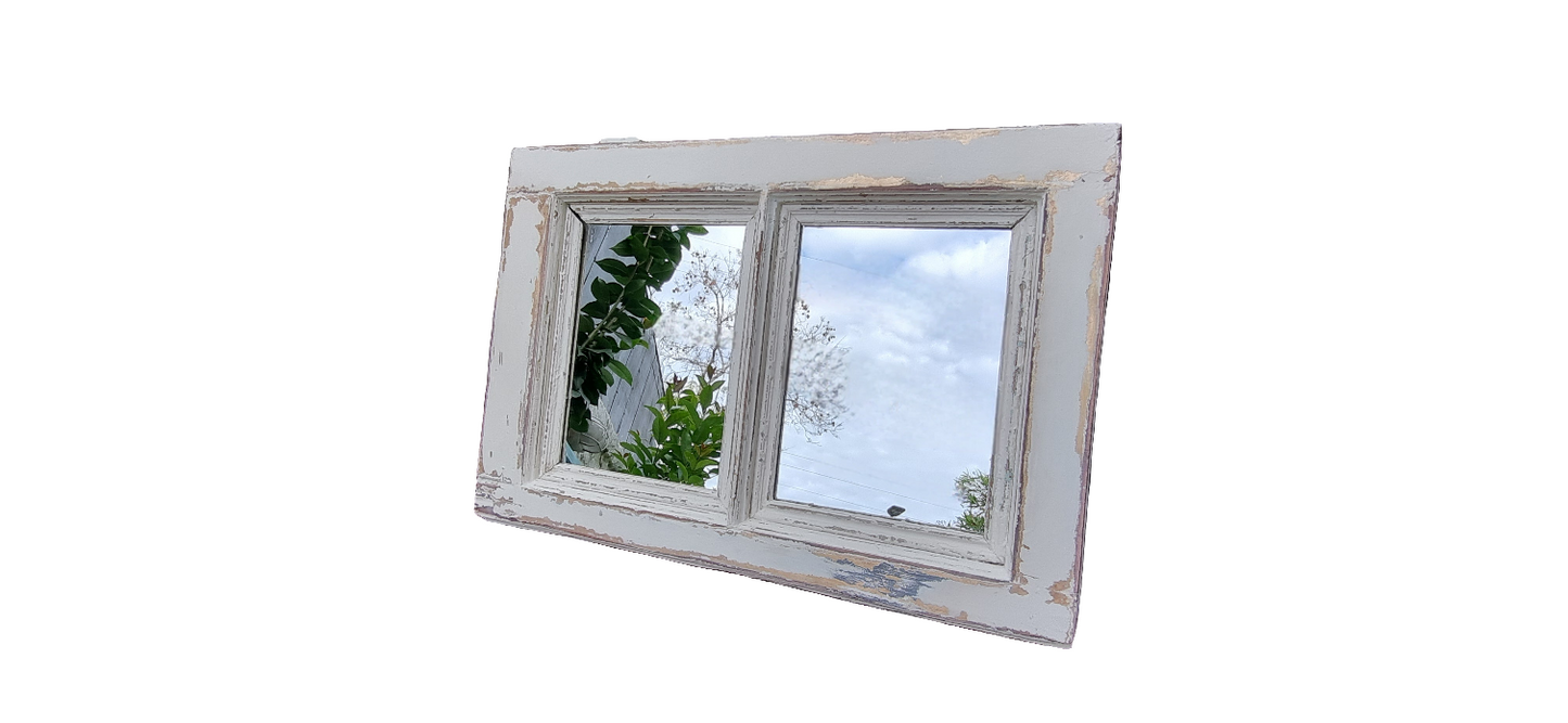 Espejo doble hecho con ventana antigua / blanco dorado y madera