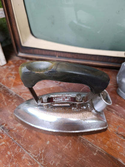 Plancha Vintage Convair Alemana – Mango Baquelita Verde