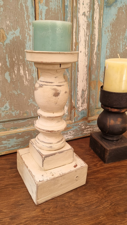 Candelabros de maderas rescatadas de muebles