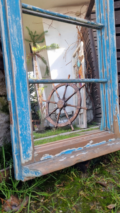 Espejos de ventanas celestes y blanco decapado.