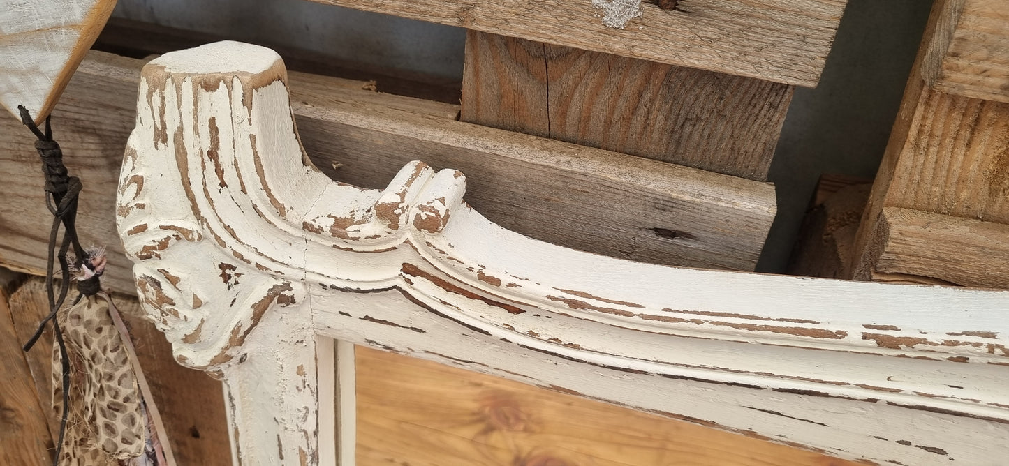 Espejo único con piecera de cama restaurada