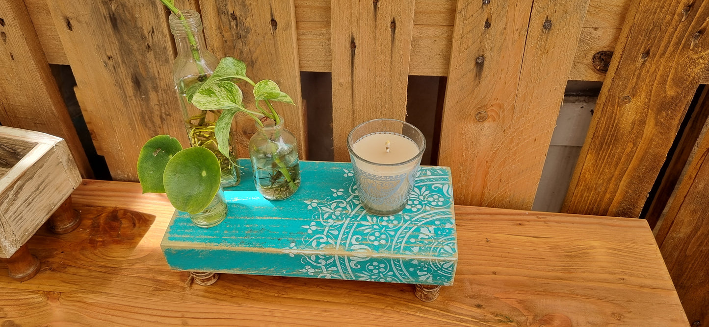 Tabla decorativa o de cocktail con patitas