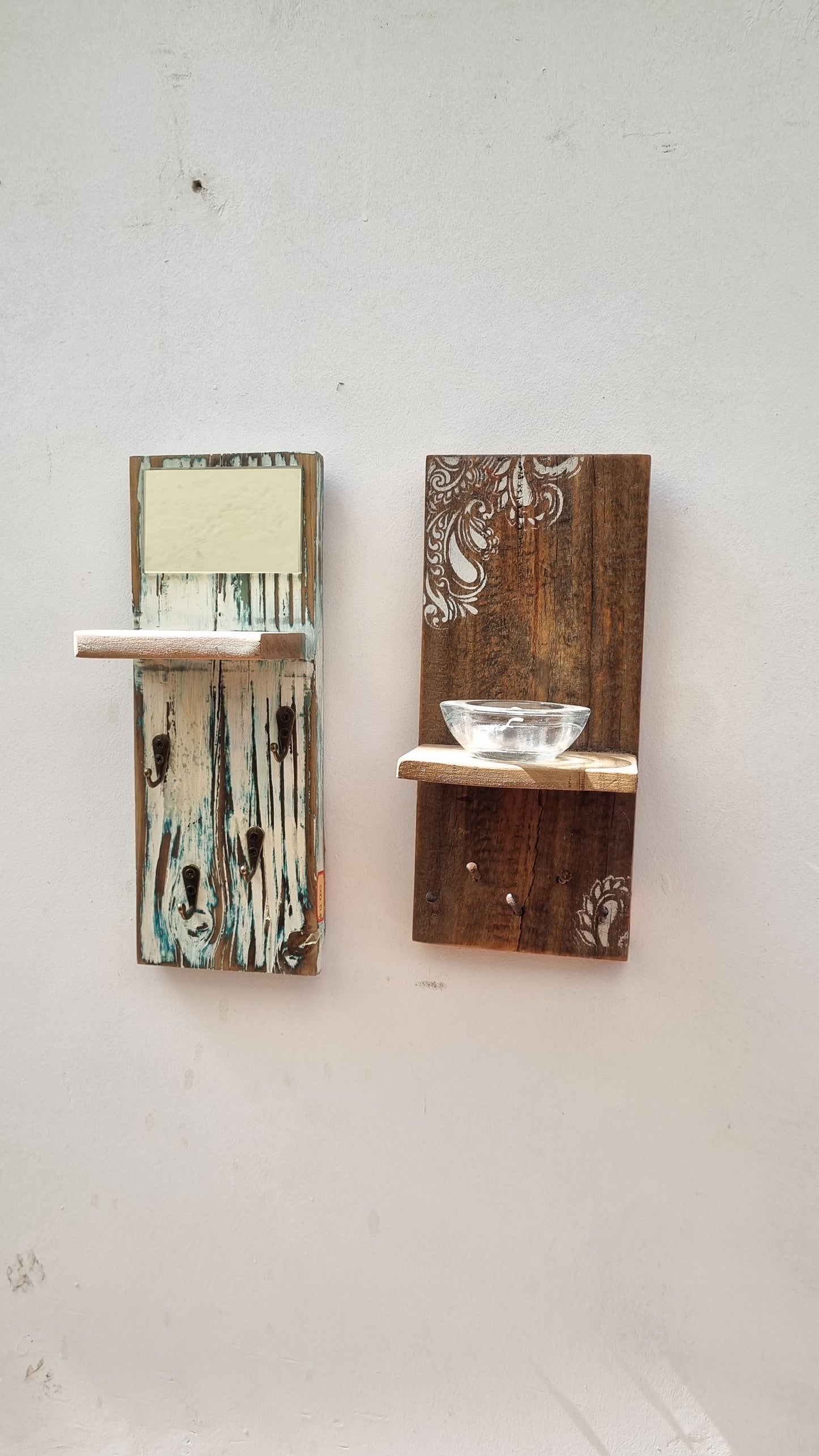 Perchero de pared para llaves y accesorios con vela aromática
