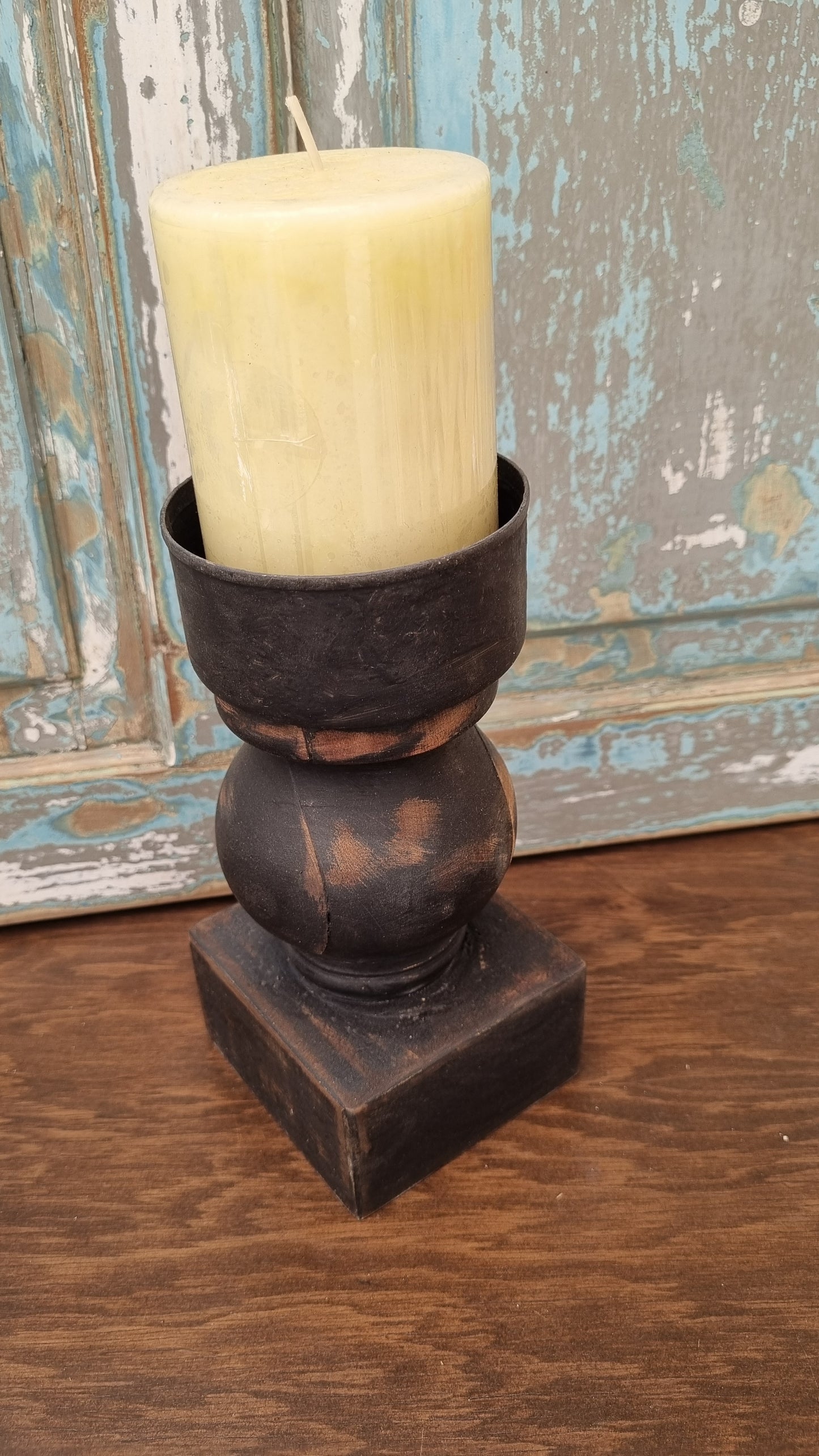Candelabros de maderas rescatadas de muebles