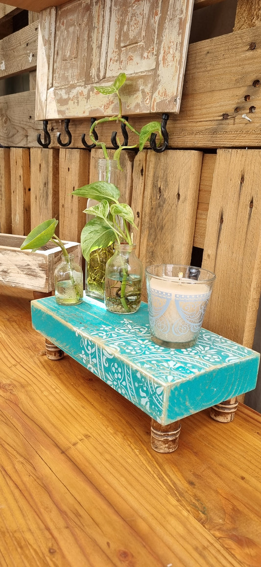 Tabla decorativa o de cocktail con patitas