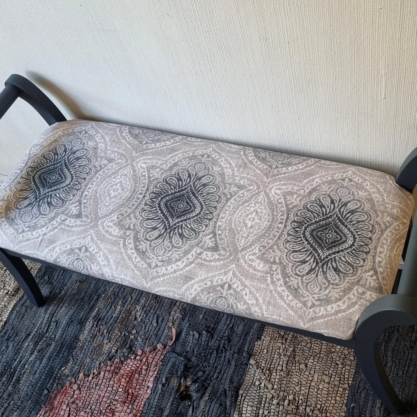 Banqueta gris oscuro