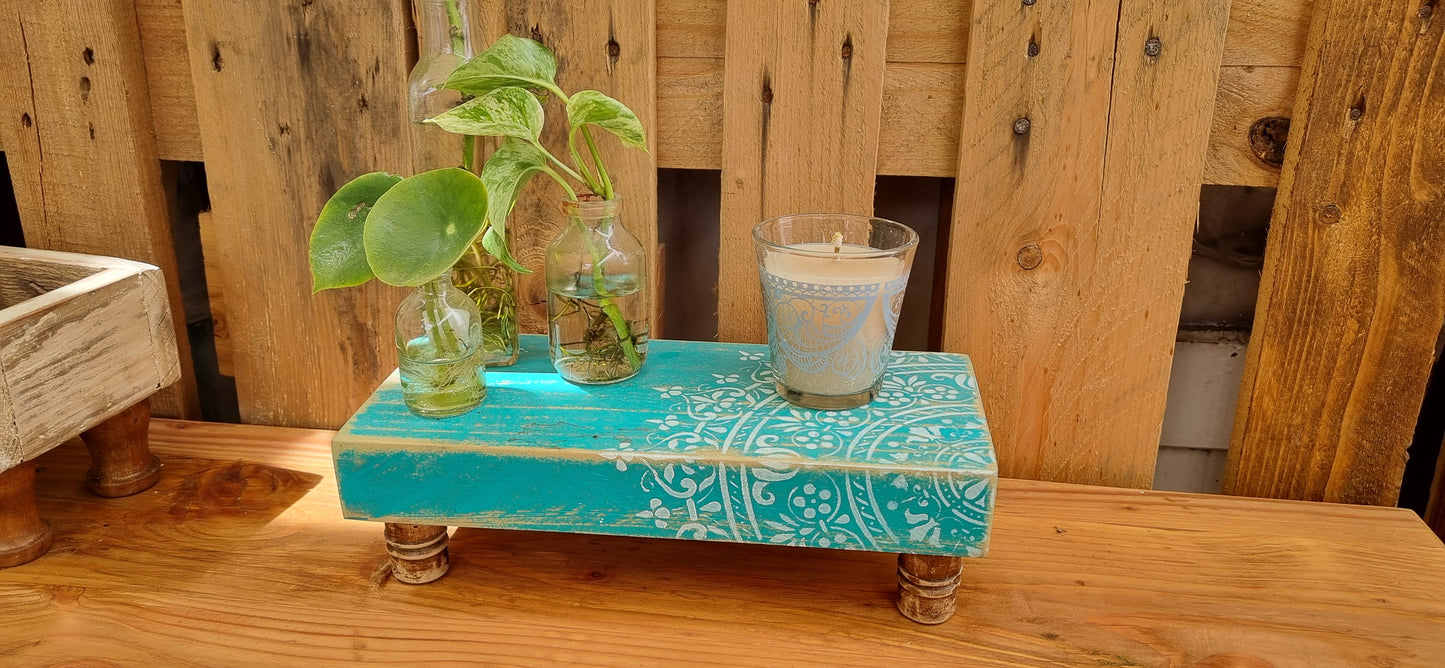 Tabla decorativa o de cocktail con patitas
