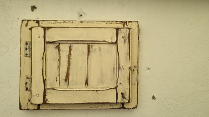 Perchero cubre automaticos hecho de postigo con puerta
