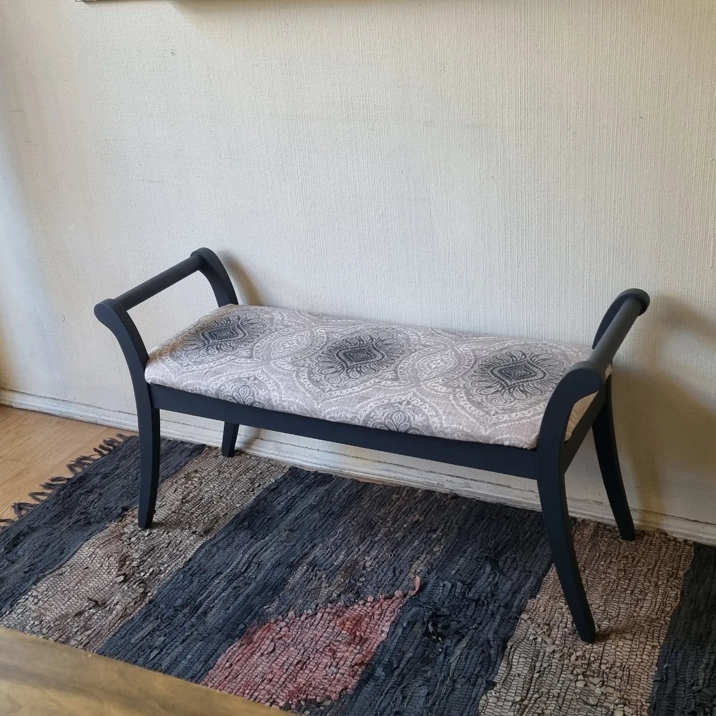 Banqueta gris oscuro
