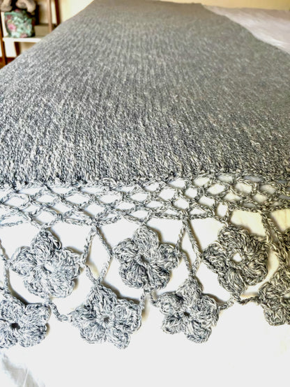 Pieceras Únicas Hechas a Mano con Telas de Tapiz y Alta Costura