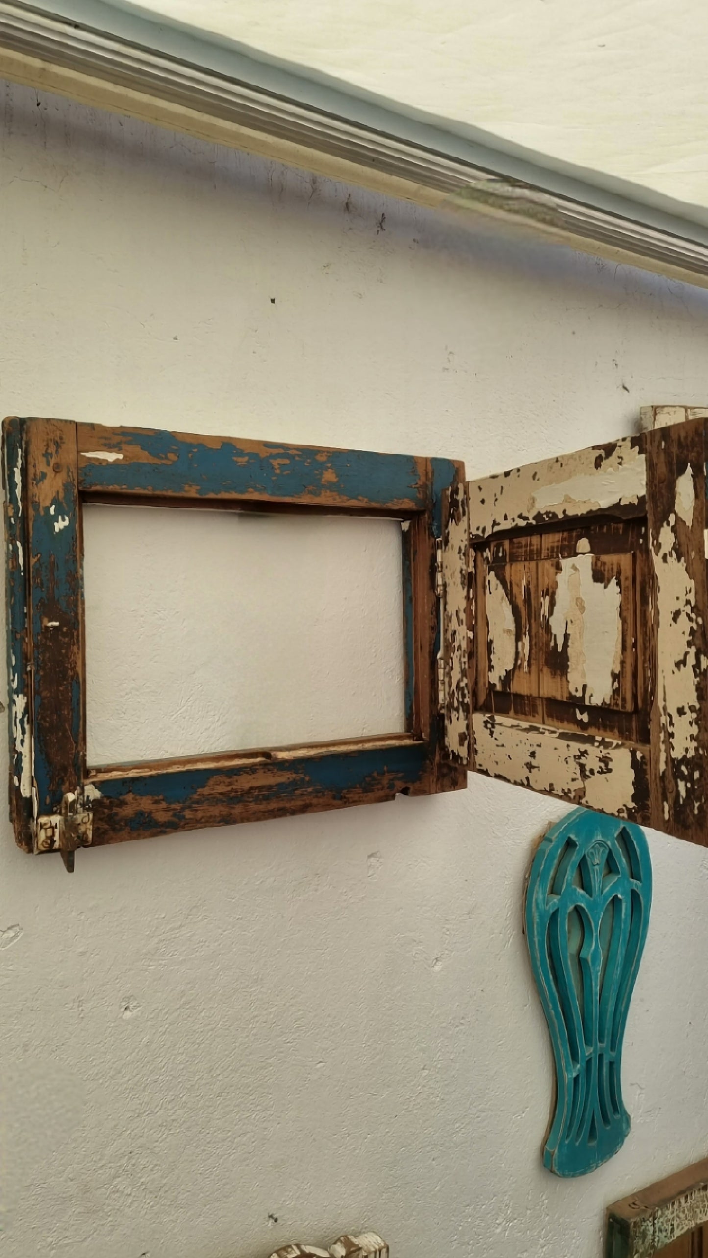 Perchero cubre automaticos hecho de postigo con puerta