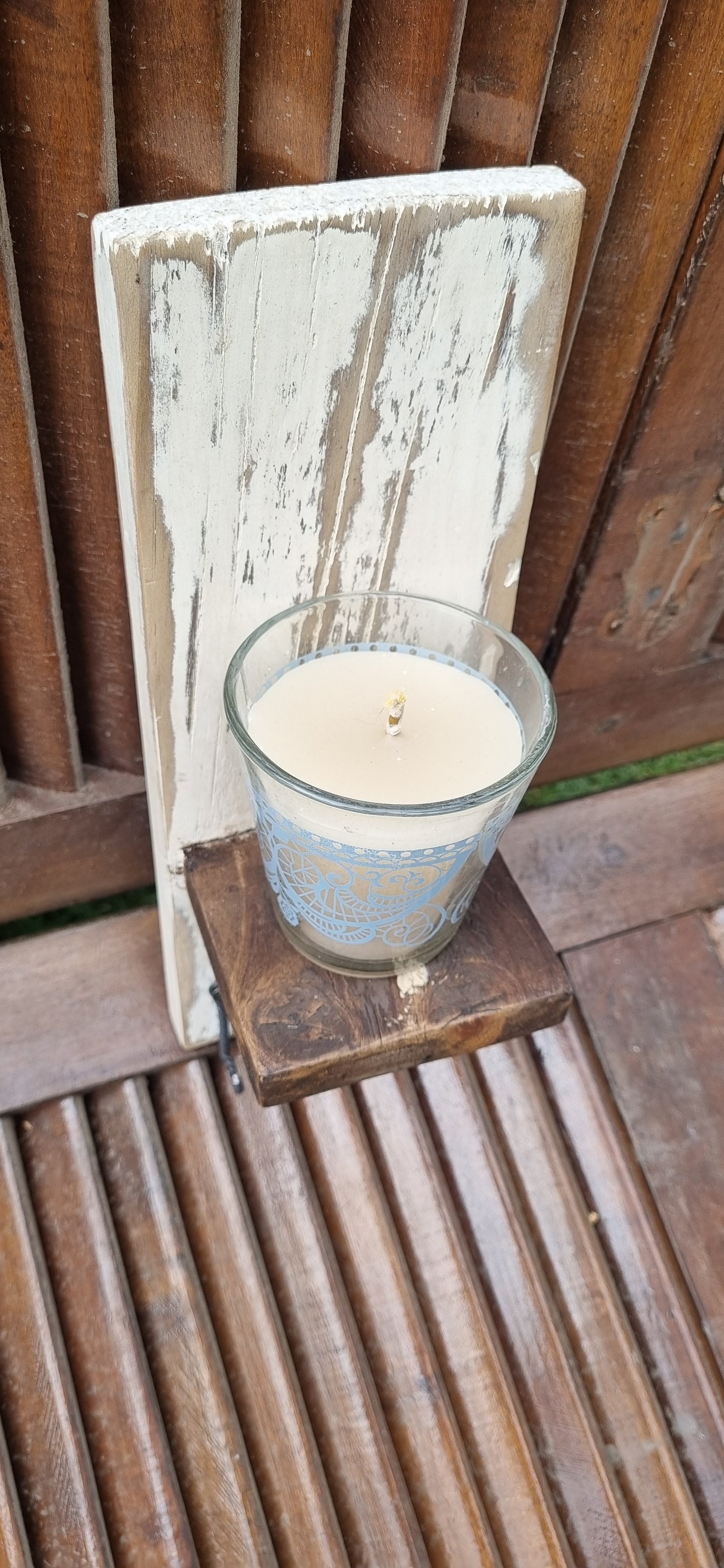 Perchero de pared para llaves y accesorios con vela aromática