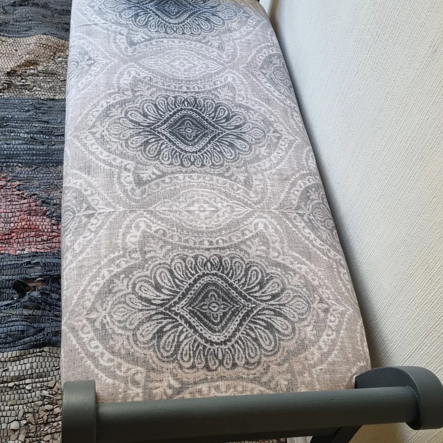 Banqueta gris oscuro