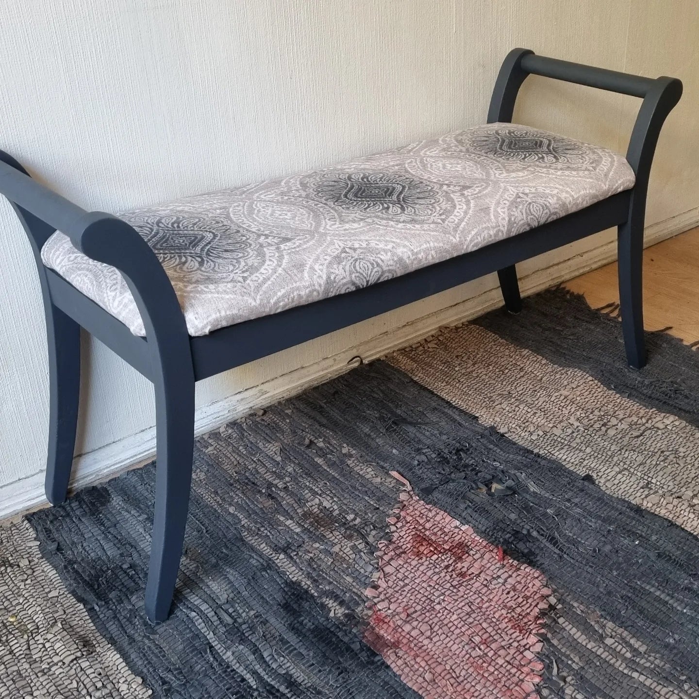 Banqueta gris oscuro