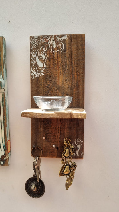 Perchero de pared para llaves y accesorios con vela aromática