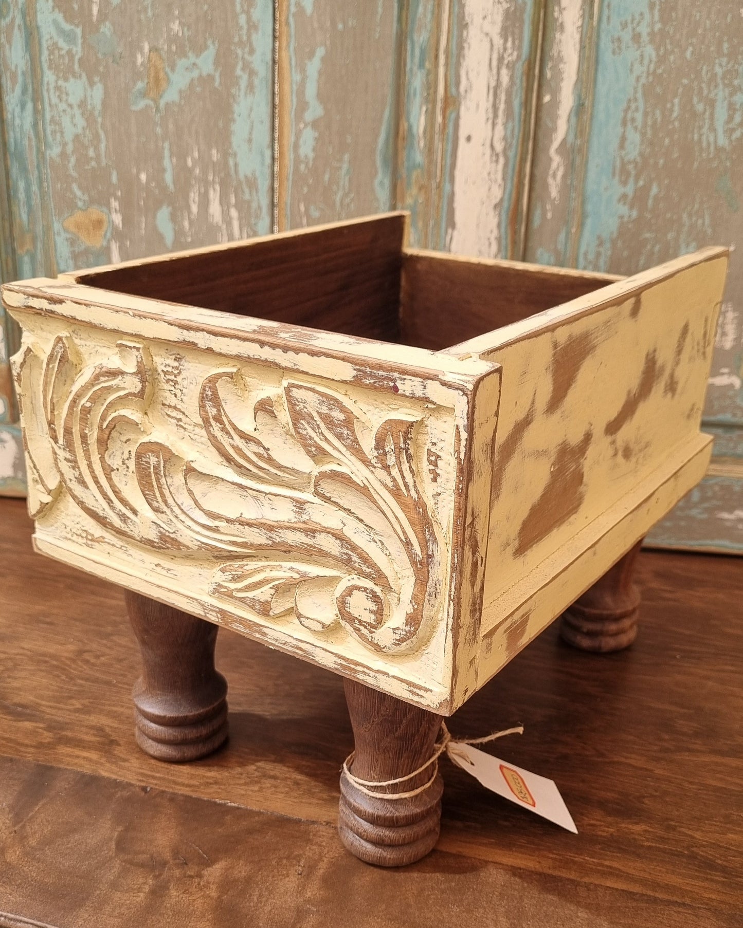 Caja Vintage con Patitas