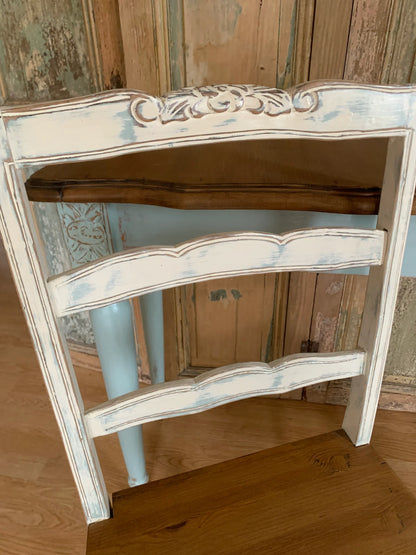 silla_normando_blanca_celeste_asiento_madera_respaldo_sola