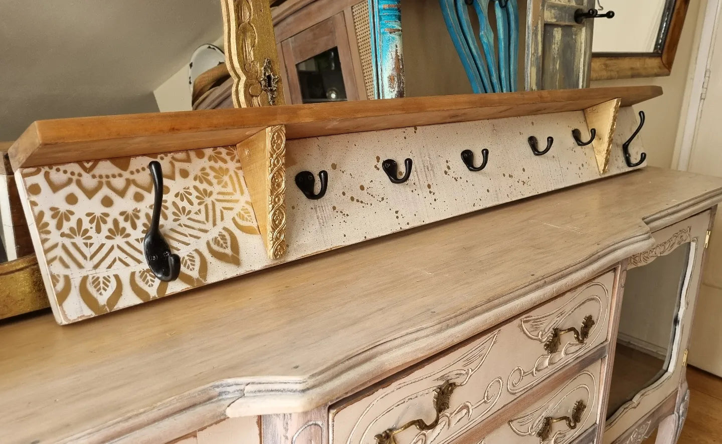 Perchero con escuadras rococo